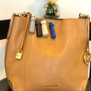 Michael kors hand bag